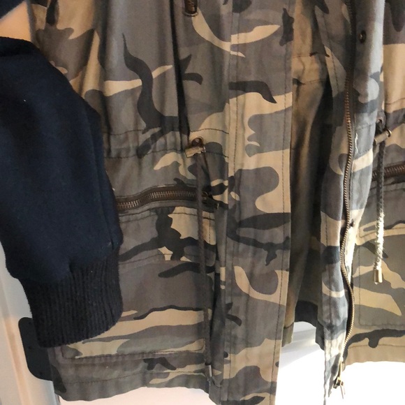 Camouflage Jacket with Black Sweatshirt Sleeves - Picture 3 of 7